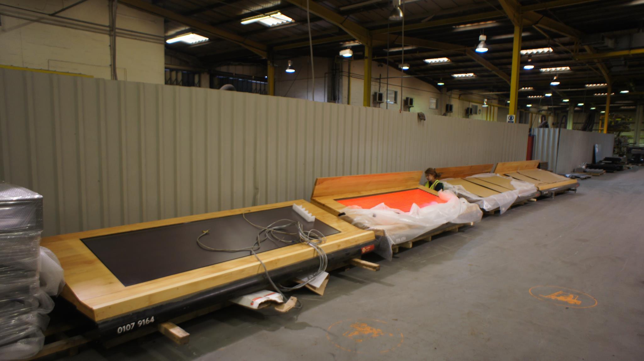 Bus-Tops screen in situ